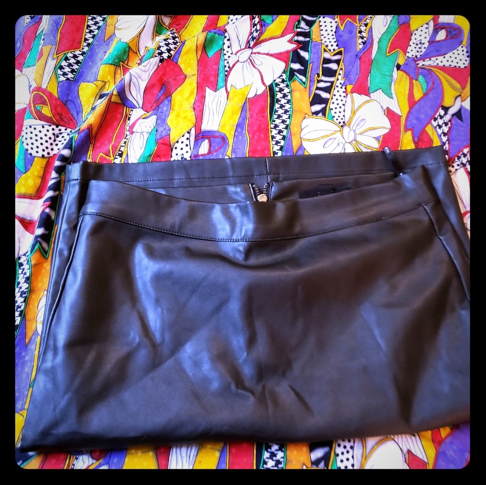 Iris Los Angeles fux leather skirt, black, silver